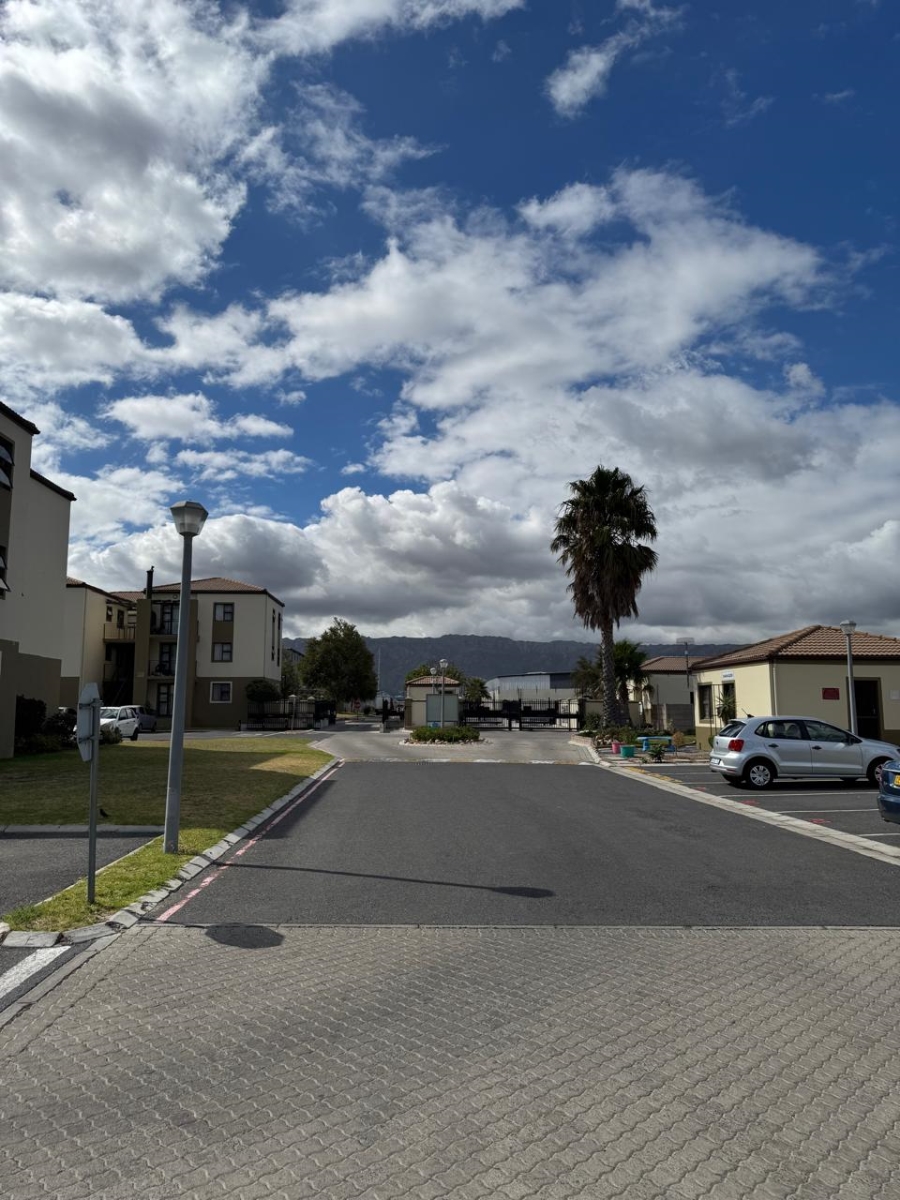 To Let 2 Bedroom Property for Rent in Guldenland Western Cape
